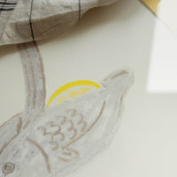 The Poster Club(ポスタークラブ)は、デンマーク・コペンハーゲンを拠点とするオンラインショップで、北欧デザインの高品質なポスターやアートプリントを専門に取り扱っています。新進気鋭の若手アーティストから世界的に活躍する作家まで、多彩なラインナップが魅力。北欧のライフスタイル、ファッション、インテリアデザインのトレンドを取り入れたミニマルで洗練された作品は、シンプルで上質な空間に自然と溶け込みます。ナチュラルインテリアや韓国風の部屋づくり、和モダンテイストにも調和し、アートを取り入れた暮らしを提案。世界中のインテリア雑誌やデザインメディアにも多数掲載されており、感度の高いユーザーからも厚い信頼を集めています。The Poster Clubは、アートプリントを通して日常に美とインスピレーションを届ける、北欧インテリア好きにおすすめのブランドです。