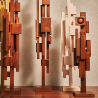 HKliving(エイチケイリビング)は、オランダで設立されたデザインスタジオ発のインテリアブランドで、ヨーロピアンヴィンテージと現代的ミニマリズムを融合させた独自のスタイルで世界中のファンを魅了しています。大胆なカラーパレットや有機的なフォルム、異素材の組み合わせにより、どのアイテムにもアートのような存在感があります。HKlivingの製品はすべて、空間にアクセントと個性を加えるためにデザインされています。とくに人気の高い「70’s セラミックシリーズ」は、温かみのある釉薬とレトロモダンなデザインが特徴で、世界中のインテリア愛好家やデザイナーから高い評価を受けています。また、サステナブルな素材選定と品質管理にも力を入れており、長く愛用できるアイテムとしても支持されています。モダンヴィンテージやボヘミアンスタイルなど、幅広いテイストに調和しやすいプロダクトは、洗練されたライフスタイルを求める方に最適です。