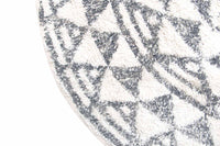 HKlivingは、「bijEmielHetsen」と「SanderKlaver」によって設立されたオランダのインテリアブランドです。プロのアンティークバイヤーであったEmielHetsenが国際貿易をしていた幼なじみのSanderKlaverに声をかけブランドが誕生しました。ブランド名のHKは両名のイニシャルが使用されています。彼らのコレクションはクラシックや伝統を尊重しながらも現代にあったモダンなデザインになっています。