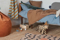OYOYLivingDesignは、デンマークのデザイナーLotteFynboeによって2012年に設立されました。子供、大人、そして彼らが住む家のためのホームアクセサリーを提供するデンマークで最も優れたブランドになることをポリシーとしています。伝統的なスカンジナビアのデザインに影響を受けた製品は、クラシックで機能的、ユニークなディテールと魅力的なカラーが特徴的です。