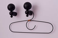 OYOYLivingDesignは、デンマークのデザイナーLotteFynboeによって2012年に設立されました。子供、大人、そして彼らが住む家のためのホームアクセサリーを提供するデンマークで最も優れたブランドになることをポリシーとしています。伝統的なスカンジナビアのデザインに影響を受けた製品は、クラシックで機能的、ユニークなディテールと魅力的なカラーが特徴的です。