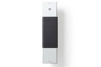 Bang&Olufsenのデザインを手掛けたことでも有名なデンマークを代表するデザイナー、ヤコブ・イェンセンの電話機はシンプルかつ洗練されたデザインで世界各国のデザインアワードを受賞しています。こちらはT-1電話機の後継機タイプとなります。ミニマムデザインを徹底しており、壁掛け・卓上のどちらにも対応していますので、さまざまな用途や場所でお使いいただけます。電源供給は電話回線から行う事が可能です。