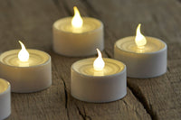 Sirius(シリウス)は、1971年にデンマークで創業した照明とLedキャンドルのブランドです。北欧らしいミニマルで洗練されたデザインに、心地よさと温もりを感じさせる光を組み合わせた製品で、ヨーロッパを中心に多くの家庭やホテルで愛用されています。SiriusのLedキャンドルは、本物の炎のように揺らめくリアルな灯りと、安全性・長寿命を両立。火を使わないため小さなお子様やペットのいる空間でも安心して使用でき、電池式や充電式、リモコン操作可能なタイプまで幅広く揃っています。ガラスや金属、陶器など多様な素材とカラー展開で、リビング、ベッドルーム、アウトドアなど様々な空間に馴染みます。シーズンごとのデコレーションや日常のインテリアアクセントとしても活躍し、暮らしにやさしく上質な光を添えるSiriusは、北欧の豊かな灯り文化を現代に受け継ぐブランドです。