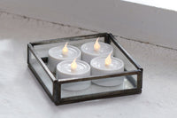 Sirius(シリウス)は、1971年にデンマークで創業した照明とLedキャンドルのブランドです。北欧らしいミニマルで洗練されたデザインに、心地よさと温もりを感じさせる光を組み合わせた製品で、ヨーロッパを中心に多くの家庭やホテルで愛用されています。SiriusのLedキャンドルは、本物の炎のように揺らめくリアルな灯りと、安全性・長寿命を両立。火を使わないため小さなお子様やペットのいる空間でも安心して使用でき、電池式や充電式、リモコン操作可能なタイプまで幅広く揃っています。ガラスや金属、陶器など多様な素材とカラー展開で、リビング、ベッドルーム、アウトドアなど様々な空間に馴染みます。シーズンごとのデコレーションや日常のインテリアアクセントとしても活躍し、暮らしにやさしく上質な光を添えるSiriusは、北欧の豊かな灯り文化を現代に受け継ぐブランドです。