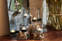 Sirius(シリウス)は、1971年にデンマークで創業した照明とLedキャンドルのブランドです。北欧らしいミニマルで洗練されたデザインに、心地よさと温もりを感じさせる光を組み合わせた製品で、ヨーロッパを中心に多くの家庭やホテルで愛用されています。SiriusのLedキャンドルは、本物の炎のように揺らめくリアルな灯りと、安全性・長寿命を両立。火を使わないため小さなお子様やペットのいる空間でも安心して使用でき、電池式や充電式、リモコン操作可能なタイプまで幅広く揃っています。ガラスや金属、陶器など多様な素材とカラー展開で、リビング、ベッドルーム、アウトドアなど様々な空間に馴染みます。シーズンごとのデコレーションや日常のインテリアアクセントとしても活躍し、暮らしにやさしく上質な光を添えるSiriusは、北欧の豊かな灯り文化を現代に受け継ぐブランドです。