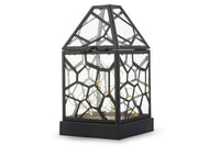 Sirius(シリウス)は、1971年にデンマークで創業した照明とLedキャンドルのブランドです。北欧らしいミニマルで洗練されたデザインに、心地よさと温もりを感じさせる光を組み合わせた製品で、ヨーロッパを中心に多くの家庭やホテルで愛用されています。SiriusのLedキャンドルは、本物の炎のように揺らめくリアルな灯りと、安全性・長寿命を両立。火を使わないため小さなお子様やペットのいる空間でも安心して使用でき、電池式や充電式、リモコン操作可能なタイプまで幅広く揃っています。ガラスや金属、陶器など多様な素材とカラー展開で、リビング、ベッドルーム、アウトドアなど様々な空間に馴染みます。シーズンごとのデコレーションや日常のインテリアアクセントとしても活躍し、暮らしにやさしく上質な光を添えるSiriusは、北欧の豊かな灯り文化を現代に受け継ぐブランドです。