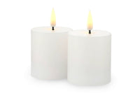 Sirius(シリウス)は、1971年にデンマークで創業した照明とLedキャンドルのブランドです。北欧らしいミニマルで洗練されたデザインに、心地よさと温もりを感じさせる光を組み合わせた製品で、ヨーロッパを中心に多くの家庭やホテルで愛用されています。SiriusのLedキャンドルは、本物の炎のように揺らめくリアルな灯りと、安全性・長寿命を両立。火を使わないため小さなお子様やペットのいる空間でも安心して使用でき、電池式や充電式、リモコン操作可能なタイプまで幅広く揃っています。ガラスや金属、陶器など多様な素材とカラー展開で、リビング、ベッドルーム、アウトドアなど様々な空間に馴染みます。シーズンごとのデコレーションや日常のインテリアアクセントとしても活躍し、暮らしにやさしく上質な光を添えるSiriusは、北欧の豊かな灯り文化を現代に受け継ぐブランドです。