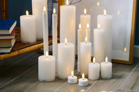 Sirius(シリウス)は、1971年にデンマークで創業した照明とLedキャンドルのブランドです。北欧らしいミニマルで洗練されたデザインに、心地よさと温もりを感じさせる光を組み合わせた製品で、ヨーロッパを中心に多くの家庭やホテルで愛用されています。SiriusのLedキャンドルは、本物の炎のように揺らめくリアルな灯りと、安全性・長寿命を両立。火を使わないため小さなお子様やペットのいる空間でも安心して使用でき、電池式や充電式、リモコン操作可能なタイプまで幅広く揃っています。ガラスや金属、陶器など多様な素材とカラー展開で、リビング、ベッドルーム、アウトドアなど様々な空間に馴染みます。シーズンごとのデコレーションや日常のインテリアアクセントとしても活躍し、暮らしにやさしく上質な光を添えるSiriusは、北欧の豊かな灯り文化を現代に受け継ぐブランドです。