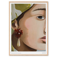 Alium(アリウム)は、デンマーク・コペンハーゲン発のアートとインテリアの融合を目指すポスターブランドかつギャラリーです。2010年代半ばにThe Poster Club創業者トーマスニッセン氏らによって設立され、歴史あるフレデリクスベルク市庁舎横の建物を拠点に、限定アート作品とオブジェを展示・販売しています。カラーや構図にこだわったポスターは、北欧的なスローライフや自然美を背景としつつ、無機質でミニマルな空間にも調和します。クラフトマンシップとデザイン性を重視し、アーティストとの協働によるオリジナリティ溢れる作品を通じて、「暮らしを美と創造性で豊かにする」姿勢を訴求しています。ギャラリーでは巡回展やアートイベントを定期開催し、既成のインテリア領域に留まらない文化的な体験の場を提供。ポスターという商材を媒介にしながらも、生活空間とアート空間の垣根を解き、個々の感性に触発を与えることをミッションとしています。