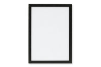 天然木のポスターフレームです。エッジのきいた幅の細いデザインのフレームで、ポスターをシンプルにすっきりと見せることができます。アルミニウムフレームとはまた違った魅力がありオーク無垢材のナチュラルなフレーム同様、北欧諸国では非常に好まれているフレームです。