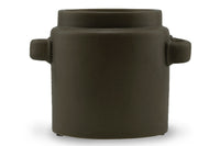 housedoctorはデンマークのブランドです。人々が独自の空間を創造するのを刺激し支援したいという願望に基づいて生まれました。ブランドの美学はスカンジナビアンの伝統のデザインに根付いており、そこにインダストリアルなどの要素や世界中からのインスピレーションを加えています。彼らの製品は素材や質感などの細部にこだわったユニークなものだと感じます。