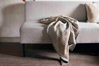 house doctorはデンマークのブランドです。人々が独自の空間を創造するのを刺激し支援したいという願望に基づいて生まれました。ブランドの美学はスカンジナビアンの伝統のデザインに根付いており、そこにインダストリアルなどの要素や世界中からのインスピレーションを加えています。彼らの製品は素材や質感などの細部にこだわったユニークなものだと感じます。