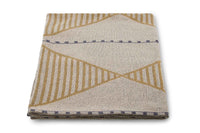 house doctorはデンマークのブランドです。人々が独自の空間を創造するのを刺激し支援したいという願望に基づいて生まれました。ブランドの美学はスカンジナビアンの伝統のデザインに根付いており、そこにインダストリアルなどの要素や世界中からのインスピレーションを加えています。彼らの製品は素材や質感などの細部にこだわったユニークなものだと感じます。