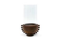 house doctorはデンマークのブランドです。人々が独自の空間を創造するのを刺激し支援したいという願望に基づいて生まれました。ブランドの美学はスカンジナビアンの伝統のデザインに根付いており、そこにインダストリアルなどの要素や世界中からのインスピレーションを加えています。彼らの製品は素材や質感などの細部にこだわったユニークなものだと感じます。