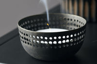 housedoctorはデンマークのブランドです。人々が独自の空間を創造するのを刺激し支援したいという願望に基づいて生まれました。ブランドの美学はスカンジナビアンの伝統のデザインに根付いており、そこにインダストリアルなどの要素や世界中からのインスピレーションを加えています。彼らの製品は素材や質感などの細部にこだわったユニークなものだと感じます。