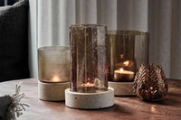 house doctorはデンマークのブランドです。人々が独自の空間を創造するのを刺激し支援したいという願望に基づいて生まれました。ブランドの美学はスカンジナビアンの伝統のデザインに根付いており、そこにインダストリアルなどの要素や世界中からのインスピレーションを加えています。彼らの製品は素材や質感などの細部にこだわったユニークなものだと感じます。