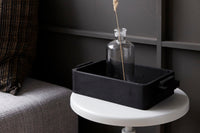 housedoctorはデンマークのブランドです。人々が独自の空間を創造するのを刺激し支援したいという願望に基づいて生まれました。ブランドの美学はスカンジナビアンの伝統のデザインに根付いており、そこにインダストリアルなどの要素や世界中からのインスピレーションを加えています。彼らの製品は素材や質感などの細部にこだわったユニークなものだと感じます。