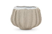 house doctorはデンマークのブランドです。人々が独自の空間を創造するのを刺激し支援したいという願望に基づいて生まれました。ブランドの美学はスカンジナビアンの伝統のデザインに根付いており、そこにインダストリアルなどの要素や世界中からのインスピレーションを加えています。彼らの製品は素材や質感などの細部にこだわったユニークなものだと感じます。