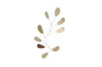 Kinetic Levi(キネティック・レヴィ)は、動きのある現代アート「キネティックアート」をテーマにしたインテリアモビールのブランドです。空気の流れに応じてやわらかく揺れる繊細な造形は、空間に静かな動きと詩的な美しさを与え、リビングや玄関、寝室などあらゆるシーンを洗練されたアート空間に変えてくれます。Kinetic Leviのモビールは、アーティスティックでありながらインテリア性にも優れ、北欧風やミッドセンチュリー、モダンスタイルのインテリアとも相性抜群。金属や天然木など上質な素材を使用し、ひとつひとつ丁寧に仕上げられています。天井から吊るすだけで空間の印象を一変させるKinetic Leviの作品は、自宅用としてはもちろん、引越し祝いや結婚祝いなどのギフトにも最適です。インテリア雑貨やおしゃれなアートモビールをお探しの方におすすめのブランドです。