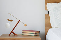 Kinetic Levi(キネティック・レヴィ)は、動きのある現代アート「キネティックアート」をテーマにしたインテリアモビールのブランドです。空気の流れに応じてやわらかく揺れる繊細な造形は、空間に静かな動きと詩的な美しさを与え、リビングや玄関、寝室などあらゆるシーンを洗練されたアート空間に変えてくれます。Kinetic Leviのモビールは、アーティスティックでありながらインテリア性にも優れ、北欧風やミッドセンチュリー、モダンスタイルのインテリアとも相性抜群。金属や天然木など上質な素材を使用し、ひとつひとつ丁寧に仕上げられています。天井から吊るすだけで空間の印象を一変させるKinetic Leviの作品は、自宅用としてはもちろん、引越し祝いや結婚祝いなどのギフトにも最適です。インテリア雑貨やおしゃれなアートモビールをお探しの方におすすめのブランドです。