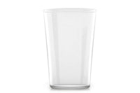 THEGLASSは、耐熱ガラス(耐熱温度差120℃)を贅沢に極限まで厚く用いることで、割れにくく、軽く、電子レンジや食器洗い機でも使えるグラスを実現しました。サイズは、最もスタンダードと呼べる大きさは何かと考えました。その結果、ショート・トール・グランデの3サイズ展開に至りました。つまり、大規模展開しているあのコーヒーチェーンのカップと同じ形状、容量。このサイズこそが、万人共通のスタンダードであり、フォルムであり、最も使いやすく、生活に馴染むグラスであると考えたのです。シンプルで美しいフォルムは、どんなシーンにも調和します。耐熱ガラスなので、グラスに氷を入れて熱い紅茶を注げば、透明に透き通ったアイスティーがあっという間に出来ます。製造は、試験管やビーカー、ティーサーバーなどを手掛けるハリオグラス。これぞグラス、と呼べる、3種のスタンダードなグラスが完成しました。