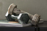 Nordalは、デンマークで1991年に設立されたファミリー経営のインテリアブランドで、北欧の機能美と東洋のスピリチュアルな美意識を融合させたユニークなスタイルで知られています。伝統的な北欧デザインのシンプルさをベースに、インドをはじめとする異国の文化や素材からインスピレーションを得た、温かみと個性にあふれるコレクションを展開しています。いずれも独自性のあるディテールと職人技が光るアイテムばかり。特に、アイアンやウッド、真鍮などを用いた無骨で温もりある質感が特徴で、ナチュラルかつエッジの効いた空間演出が可能です。「人とは違うものを選びたい」「個性的で洗練された暮らしを楽しみたい」といった感度の高いユーザーに選ばれており、注目を集めています。単なる装飾品ではなく、暮らしに深みをもたらすデザインを提案するブランド、それがNordalです。