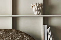 Nordalはデンマークのインテリアデザインブランドで、3人の兄弟「Signe」「Mads」「Emil」によって運営されている家族経営のブランドです。彼らはデザイン、ディテール、素材に対する理解を共有し、家とそこに住む人々の物語を伝えるデザインの作成に取り組んでいます。