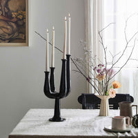 Nordalは、デンマークで1991年に設立されたファミリー経営のインテリアブランドで、北欧の機能美と東洋のスピリチュアルな美意識を融合させたユニークなスタイルで知られています。伝統的な北欧デザインのシンプルさをベースに、インドをはじめとする異国の文化や素材からインスピレーションを得た、温かみと個性にあふれるコレクションを展開しています。いずれも独自性のあるディテールと職人技が光るアイテムばかり。特に、アイアンやウッド、真鍮などを用いた無骨で温もりある質感が特徴で、ナチュラルかつエッジの効いた空間演出が可能です。「人とは違うものを選びたい」「個性的で洗練された暮らしを楽しみたい」といった感度の高いユーザーに選ばれており、注目を集めています。単なる装飾品ではなく、暮らしに深みをもたらすデザインを提案するブランド、それがNordalです。