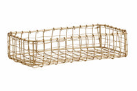 Nordalは、デンマークで1991年に設立されたファミリー経営のインテリアブランドで、北欧の機能美と東洋のスピリチュアルな美意識を融合させたユニークなスタイルで知られています。伝統的な北欧デザインのシンプルさをベースに、インドをはじめとする異国の文化や素材からインスピレーションを得た、温かみと個性にあふれるコレクションを展開しています。いずれも独自性のあるディテールと職人技が光るアイテムばかり。特に、アイアンやウッド、真鍮などを用いた無骨で温もりある質感が特徴で、ナチュラルかつエッジの効いた空間演出が可能です。「人とは違うものを選びたい」「個性的で洗練された暮らしを楽しみたい」といった感度の高いユーザーに選ばれており、注目を集めています。単なる装飾品ではなく、暮らしに深みをもたらすデザインを提案するブランド、それがNordalです。