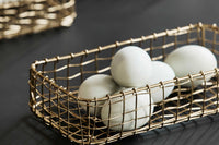 Nordalは、デンマークで1991年に設立されたファミリー経営のインテリアブランドで、北欧の機能美と東洋のスピリチュアルな美意識を融合させたユニークなスタイルで知られています。伝統的な北欧デザインのシンプルさをベースに、インドをはじめとする異国の文化や素材からインスピレーションを得た、温かみと個性にあふれるコレクションを展開しています。いずれも独自性のあるディテールと職人技が光るアイテムばかり。特に、アイアンやウッド、真鍮などを用いた無骨で温もりある質感が特徴で、ナチュラルかつエッジの効いた空間演出が可能です。「人とは違うものを選びたい」「個性的で洗練された暮らしを楽しみたい」といった感度の高いユーザーに選ばれており、注目を集めています。単なる装飾品ではなく、暮らしに深みをもたらすデザインを提案するブランド、それがNordalです。