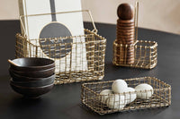 Nordalは、デンマークで1991年に設立されたファミリー経営のインテリアブランドで、北欧の機能美と東洋のスピリチュアルな美意識を融合させたユニークなスタイルで知られています。伝統的な北欧デザインのシンプルさをベースに、インドをはじめとする異国の文化や素材からインスピレーションを得た、温かみと個性にあふれるコレクションを展開しています。いずれも独自性のあるディテールと職人技が光るアイテムばかり。特に、アイアンやウッド、真鍮などを用いた無骨で温もりある質感が特徴で、ナチュラルかつエッジの効いた空間演出が可能です。「人とは違うものを選びたい」「個性的で洗練された暮らしを楽しみたい」といった感度の高いユーザーに選ばれており、注目を集めています。単なる装飾品ではなく、暮らしに深みをもたらすデザインを提案するブランド、それがNordalです。