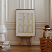 温もりのある天然木と洗練されたデザインが融合した、オーク無垢材の木製ポスターフレーム。シンプルで細身のエッジが効いたフレームは、アートや写真をすっきりと引き立て、北欧風やナチュラルテイストの空間に自然に馴染みます。スカンジナビアスタイルやミニマルデザインを好む方におすすめで、北欧でも定番のインテリアアイテム。天然オーク材は美しい木目と質感、ひとつひとつ異なる表情が魅力です。ナチュラルカラーはホワイトインテリアや和モダン、韓国インテリアなど幅広いスタイルと相性が良く、自然素材やエコ志向の暮らしにもぴったり。一般的なアートサイズに対応し、リビングや玄関、寝室、書斎、店舗など多彩な空間で活躍。壁掛け・立て掛け対応で自由なレイアウトが楽しめ、ギャラリーウォールやDIYにも最適です。