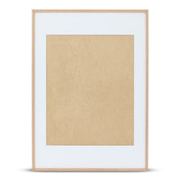 このパスパートアウトは、北欧スタイルのアートフレームにぴったりなシンプルで洗練されたデザインが特徴です。作品とフレームの間に美しい余白を生み出し、アートの存在感を際立たせながら、インテリアに心地よいバランスをもたらします。高品質なマットボードを使用しており、アートや写真をガラス面の接触から保護し、湿気や汚れによるダメージを防ぎます。中抜き部分は正確にカットされており、作品にぴったりとフィットする仕上がりです。北欧インテリアやミニマルな空間に調和するカラーと質感で、額装全体を一層洗練された印象に。大切なアートをより美しく飾りたい方におすすめです。