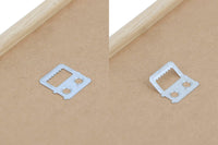 スカンジナビアのクラフトマンシップにインスパイアされた、北欧デザインの美学が息づく天然木製のポスターフレーム。温もりある無垢材と洗練されたスリムなフォルムが融合し、アートポスターや写真をすっきりと引き立てながら、空間全体に落ち着きと上質さをもたらします。上質な天然木を使用したフレームは、不透明ながらも木目の自然な表情をほのかに感じさせ、ナチュラルでありながら現代的な雰囲気も演出します。金属製のハンガーが裏面に取り付けられており、縦横どちらの向きでも壁に掛けてご使用いただけます。アルミフレームにはない自然素材ならではの豊かな質感とぬくもりは、北欧諸国でも高く評価され、定番のインテリアアイテムとして広く親しまれています。シンプルで飽きのこないデザインは、ミニマルインテリアやナチュラルテイストのお部屋にも自然に調和し、日常に木の優しさと北欧らしい上質な空気を添えてくれます。