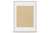 このパスパートアウトは、北欧スタイルのアートフレームにぴったりなシンプルで洗練されたデザインが特徴です。作品とフレームの間に美しい余白を生み出し、アートの存在感を際立たせながら、インテリアに心地よいバランスをもたらします。高品質なマットボードを使用しており、アートや写真をガラス面の接触から保護し、湿気や汚れによるダメージを防ぎます。中抜き部分は正確にカットされており、作品にぴったりとフィットする仕上がりです。北欧インテリアやミニマルな空間に調和するカラーと質感で、額装全体を一層洗練された印象に。大切なアートをより美しく飾りたい方におすすめです。