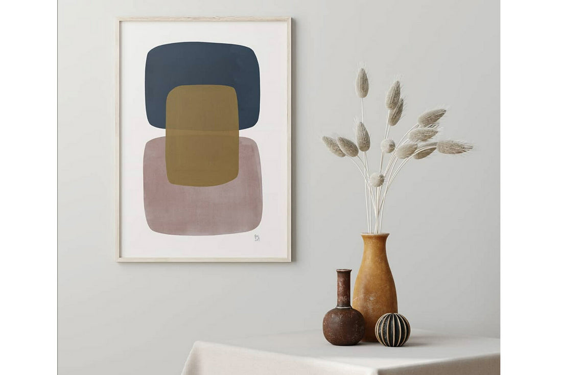 Poster&Frameは、2018年に設立されたスカンジナビアのデザインウェブショップです。新しい会社ですが過去6年間、デンマークのデザイン、広告、およびデザイン業界で懸命に取り組んできた経験豊富なチームメンバーで構成され、500人以上の国内および国際的なアーティストによるオリジナルアート作品を提供しています。