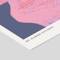 Poster & Frame(ポスター アンド フレーム)は、デンマーク・コペンハーゲン発のポスターブランドで、北欧デザインに特化した高品質なアートポスターを展開しています。抽象アートや幾何学模様、タイポグラフィ、写真アートなど、国内外の優れたアーティストの作品を厳選。洗練されたミニマルデザインで、現代の多様なインテリアスタイルに調和するアイテムを提案しています。使用する用紙とインクは環境に配慮した素材を採用し、サステナブルなものづくりを実現。モダン、北欧ナチュラルなどの空間に自然と馴染み、リビング、寝室、玄関、カフェ、オフィス、書斎など、あらゆる場所で壁掛けアートとして活躍します。北欧ポスター、アートプリント、インテリアアート、デンマークデザイン、ギャラリーウォールなどに関心のある方に最適な、空間に静けさと個性をもたらすプロフェッショナルなポスターコレクションです。