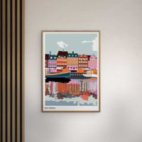 Poster & Frame(ポスター アンド フレーム)は、デンマーク・コペンハーゲン発のポスターブランドで、北欧デザインに特化した高品質なアートポスターを展開しています。抽象アートや幾何学模様、タイポグラフィ、写真アートなど、国内外の優れたアーティストの作品を厳選。洗練されたミニマルデザインで、現代の多様なインテリアスタイルに調和するアイテムを提案しています。使用する用紙とインクは環境に配慮した素材を採用し、サステナブルなものづくりを実現。モダン、北欧ナチュラルなどの空間に自然と馴染み、リビング、寝室、玄関、カフェ、オフィス、書斎など、あらゆる場所で壁掛けアートとして活躍します。北欧ポスター、アートプリント、インテリアアート、デンマークデザイン、ギャラリーウォールなどに関心のある方に最適な、空間に静けさと個性をもたらすプロフェッショナルなポスターコレクションです。