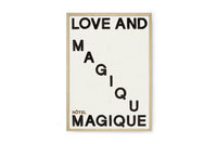 HOTELMAGIQUEはMilouNeelenによって生み出されたブランドです。彼女はフリーランスの仕事を経て、ファッションブランド、スコッチ&ソーダに3年間勤務し、グラフィックデザインの経験を積み、多くのコレクションのプリントやパターンをデザインしました。そして、2013年より独立して活動します。パリのアパートメントからアメリカーナモーテル、ウェスアンダーソンまでレトロなインスピレーションを得たこれらのグラフィックプリントは、シンプルでありながら美しいデザインです。