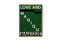HOTELMAGIQUEはMilouNeelenによって生み出されたブランドです。彼女はフリーランスの仕事を経て、ファッションブランド、スコッチ&ソーダに3年間勤務し、グラフィックデザインの経験を積み、多くのコレクションのプリントやパターンをデザインしました。そして、2013年より独立して活動します。パリのアパートメントからアメリカーナモーテル、ウェスアンダーソンまでレトロなインスピレーションを得たこれらのグラフィックプリントは、シンプルでありながら美しいデザインです。