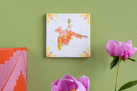 StoryTilesは、アムステルダムにあるセラミックタイルのデザインスタジオです。ある日、Margaの祖母が1600年に作られたとても美しい古いオランダのタイルが入った箱を彼女に渡し、彼女がそのタイルに自分のデザインを加え復活させたことでブランドは誕生します。すべてのタイルは伝統的なダッチオーブンにより高温で焼き上げられます。手作業で焼き上げてデザインされているため、それぞれのデザインは繊細でユニークです。Margaは現在もデザインの責任者であり有名なデザイナーや美術館と定期的に協力し、現在20か国以上で販売されています。