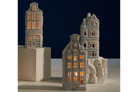 オランダ・アムステルダム発のインテリアブランド&Klevering(アンド・クレベリング)は、1992年の創業以来、「デザインを最優先に」という理念のもと、カラフルで個性的なホームアクセサリーを展開しています。アムステルダムらしいオリジナリティを大切にし、どんな空間にも調和しながらも印象的な存在感を放つデザインが魅力です。&Kleveringのアイテムは、自宅用としてはもちろん、贈り物にも最適です。コレクションはすべてチームで丁寧に作り上げられ、現代アートやヴィンテージスタイルからインスピレーションを受けたユニークでタイムレスなデザインを追求しています。また、「Buro Berger」というブランド名でも著名なアーティストとのコラボレーションを行い、革新性と伝統を両立しながら、常に新しい驚きを届けています。