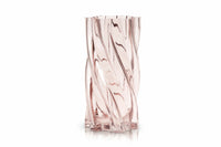 オランダ・アムステルダム発のインテリアブランド&Klevering(アンド・クレベリング)は、1992年の創業以来、「デザインを最優先に」という理念のもと、カラフルで個性的なホームアクセサリーを展開しています。アムステルダムらしいオリジナリティを大切にし、どんな空間にも調和しながらも印象的な存在感を放つデザインが魅力です。&Kleveringのアイテムは、自宅用としてはもちろん、贈り物にも最適です。コレクションはすべてチームで丁寧に作り上げられ、現代アートやヴィンテージスタイルからインスピレーションを受けたユニークでタイムレスなデザインを追求しています。また、「Buro Berger」というブランド名でも著名なアーティストとのコラボレーションを行い、革新性と伝統を両立しながら、常に新しい驚きを届けています。