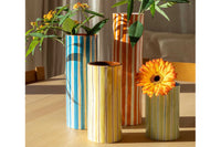 オランダ・アムステルダム発のインテリアブランド&Klevering(アンド・クレベリング)は、1992年の創業以来、「デザインを最優先に」という理念のもと、カラフルで個性的なホームアクセサリーを展開しています。アムステルダムらしいオリジナリティを大切にし、どんな空間にも調和しながらも印象的な存在感を放つデザインが魅力です。&Kleveringのアイテムは、自宅用としてはもちろん、贈り物にも最適です。コレクションはすべてチームで丁寧に作り上げられ、現代アートやヴィンテージスタイルからインスピレーションを受けたユニークでタイムレスなデザインを追求しています。また、「Buro Berger」というブランド名でも著名なアーティストとのコラボレーションを行い、革新性と伝統を両立しながら、常に新しい驚きを届けています。