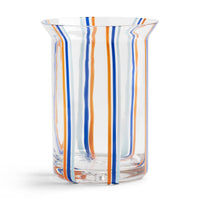 オランダ・アムステルダム発のインテリアブランド&Klevering(アンド・クレベリング)は、1992年の創業以来、「デザインを最優先に」という理念のもと、カラフルで個性的なホームアクセサリーを展開しています。アムステルダムらしいオリジナリティを大切にし、どんな空間にも調和しながらも印象的な存在感を放つデザインが魅力です。&Kleveringのアイテムは、自宅用としてはもちろん、贈り物にも最適です。コレクションはすべてチームで丁寧に作り上げられ、現代アートやヴィンテージスタイルからインスピレーションを受けたユニークでタイムレスなデザインを追求しています。また、「Buro Berger」というブランド名でも著名なアーティストとのコラボレーションを行い、革新性と伝統を両立しながら、常に新しい驚きを届けています。