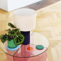 オランダ・アムステルダム発のインテリアブランド&Klevering(アンド・クレベリング)は、1992年の創業以来、「デザインを最優先に」という理念のもと、カラフルで個性的なホームアクセサリーを展開しています。アムステルダムらしいオリジナリティを大切にし、どんな空間にも調和しながらも印象的な存在感を放つデザインが魅力です。&Kleveringのアイテムは、自宅用としてはもちろん、贈り物にも最適です。コレクションはすべてチームで丁寧に作り上げられ、現代アートやヴィンテージスタイルからインスピレーションを受けたユニークでタイムレスなデザインを追求しています。また、「Buro Berger」というブランド名でも著名なアーティストとのコラボレーションを行い、革新性と伝統を両立しながら、常に新しい驚きを届けています。