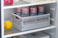 made crateはデンマークのブランドです。100%リサイクルされた環境にやさしいプラスチック廃棄物から作られた折りたたみ箱を製造しています。3つの異なるサイズの箱は積み重ねることができ、無限の創造的な組み合わせが可能になります。またカラーリングが非常にユニークでよくあるシンプルな単色とは違い、北欧らしい優しいペールトーンが独特で印象的です。