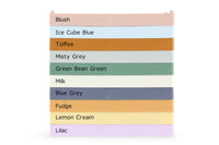 made crateはデンマークのブランドです。100%リサイクルされた環境にやさしいプラスチック廃棄物から作られた折りたたみ箱を製造しています。3つの異なるサイズの箱は積み重ねることができ、無限の創造的な組み合わせが可能になります。またカラーリングが非常にユニークでよくあるシンプルな単色とは違い、北欧らしい優しいペールトーンが独特で印象的です。