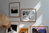 Fine Little Day(ファイン・リトル・デイ)は、スウェーデンのデザイナー、エリーサベット・デュンケルによって2007年に設立されたライフスタイルブランドです。自然や季節、日常の情景から着想を得た、素朴で温かみのある手描きのデザインが特徴です。テキスタイル、ポスター、クッション、ブランケットなどの製品には、北欧らしいミニマルさと遊び心が調和し、暮らしに詩的な魅力を添えてくれます。サステナビリティやクラフトマンシップを大切にし、国内外のアーティストとのコラボレーションや、アート支援活動にも積極的に取り組んでいます。素材の選定や製造背景にもこだわり、使う人の感性に寄り添った、長く愛されるモノづくりを目指しています。日常の中に小さな幸せやインスピレーションをもたらしてくれる、豊かな感性に満ちたブランドです。