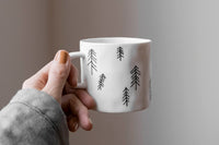 Fine Little Day(ファイン・リトル・デイ)は、スウェーデンのデザイナー、エリーサベット・デュンケルによって2007年に設立されたライフスタイルブランドです。自然や季節、日常の情景から着想を得た、素朴で温かみのある手描きのデザインが特徴です。テキスタイル、ポスター、クッション、ブランケットなどの製品には、北欧らしいミニマルさと遊び心が調和し、暮らしに詩的な魅力を添えてくれます。サステナビリティやクラフトマンシップを大切にし、国内外のアーティストとのコラボレーションや、アート支援活動にも積極的に取り組んでいます。素材の選定や製造背景にもこだわり、使う人の感性に寄り添った、長く愛されるモノづくりを目指しています。日常の中に小さな幸せやインスピレーションをもたらしてくれる、豊かな感性に満ちたブランドです。